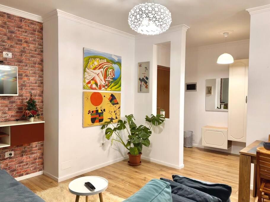 Family Living Tirana Apartment Ngoại thất bức ảnh